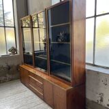 Mahey bookcase in elm and XXL brass
