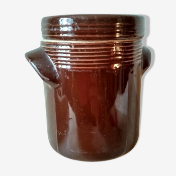 Brown enamelled sandstone pot and its lid