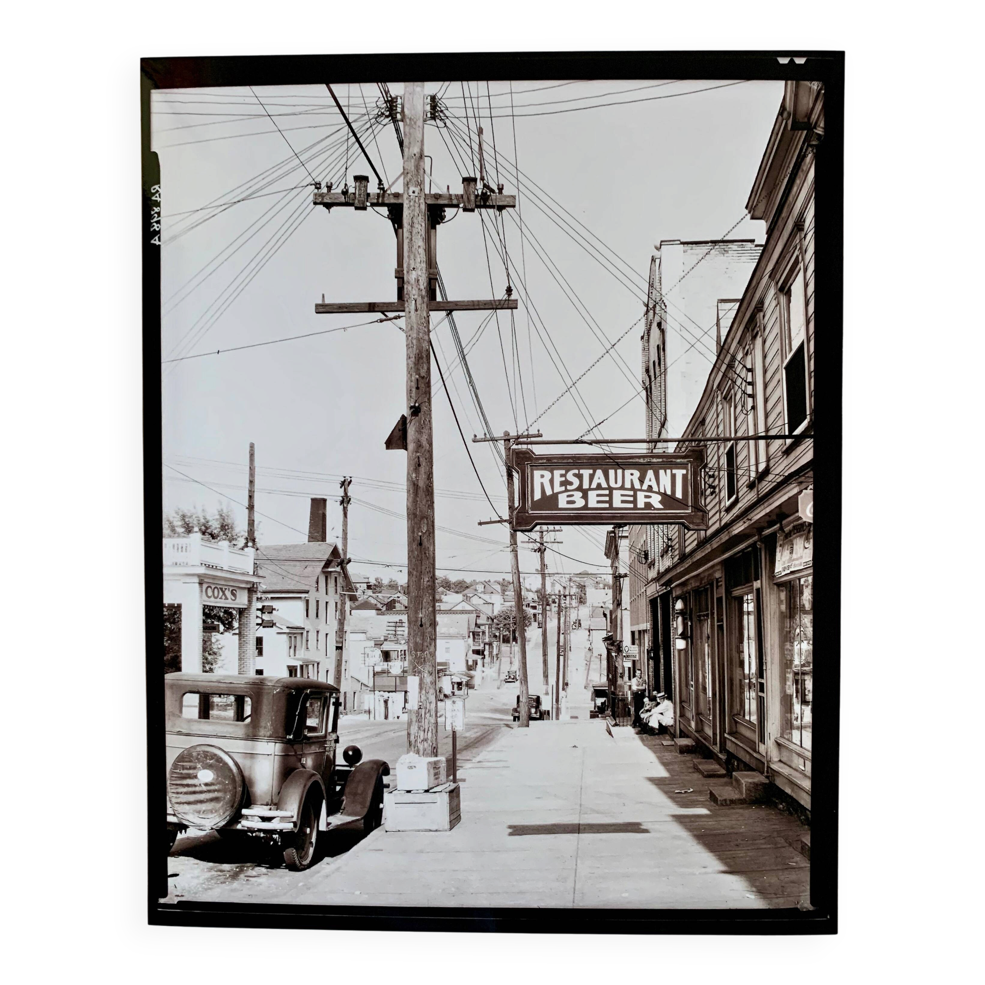 America in the 1930s — A street, a few glances, a whole era.