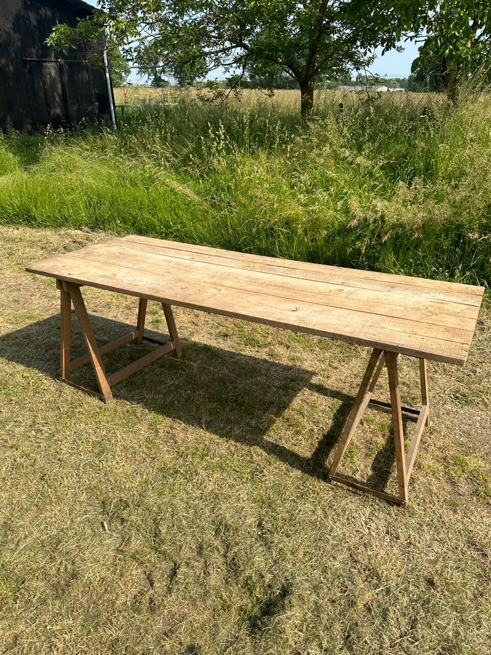 Table and trestles fir tray