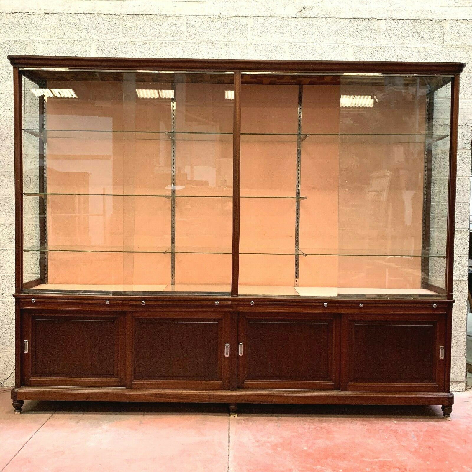 Two-body store window Presentation showcase has sliding doors