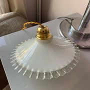 Suspension baladeuse vintage opaline blanche dentelle