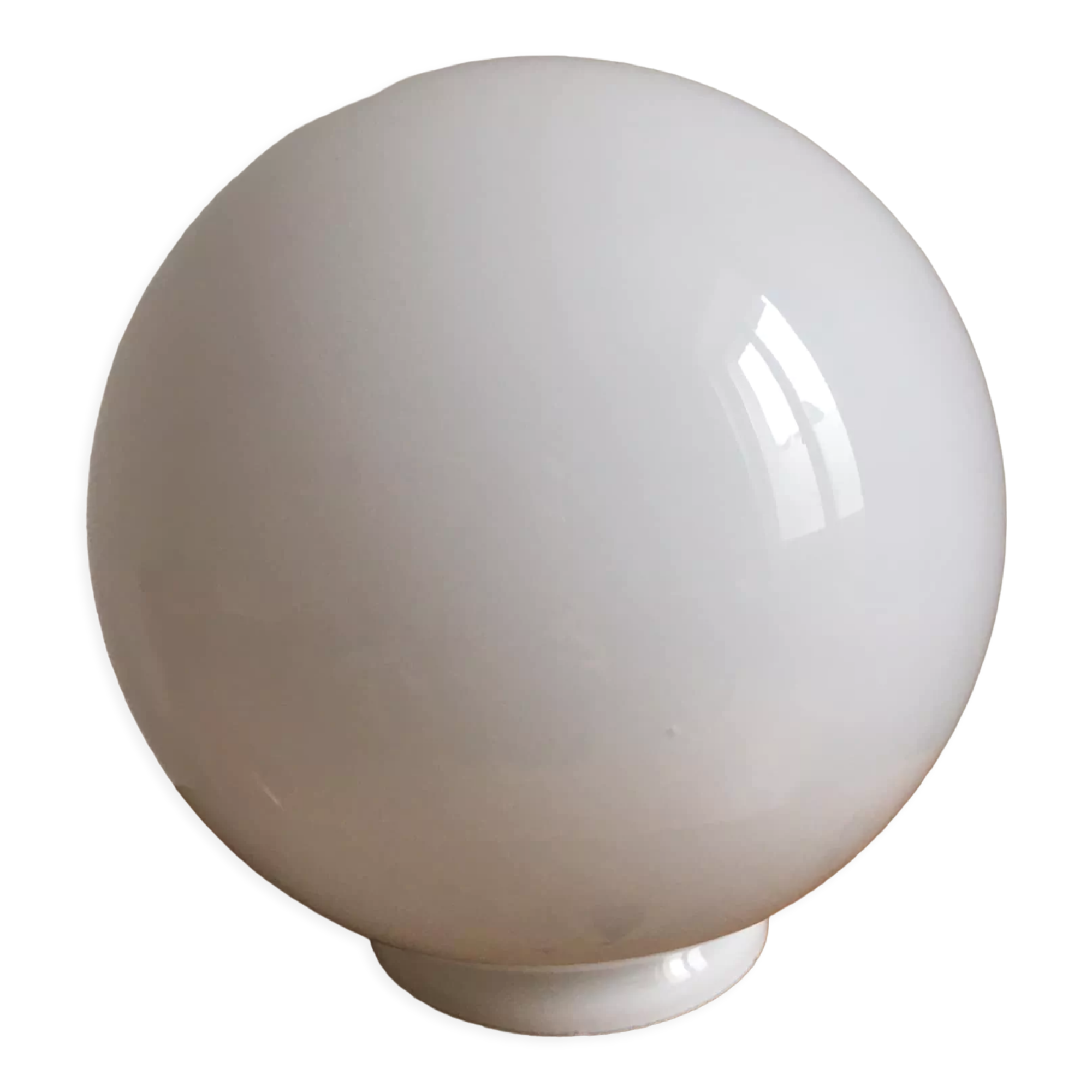 Spherical globe in white opaline