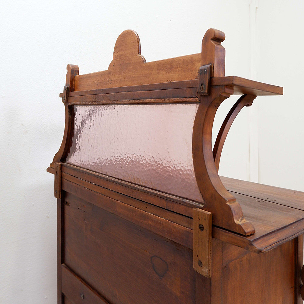 Vitrine de style Art Nouveau, début XXe siècle