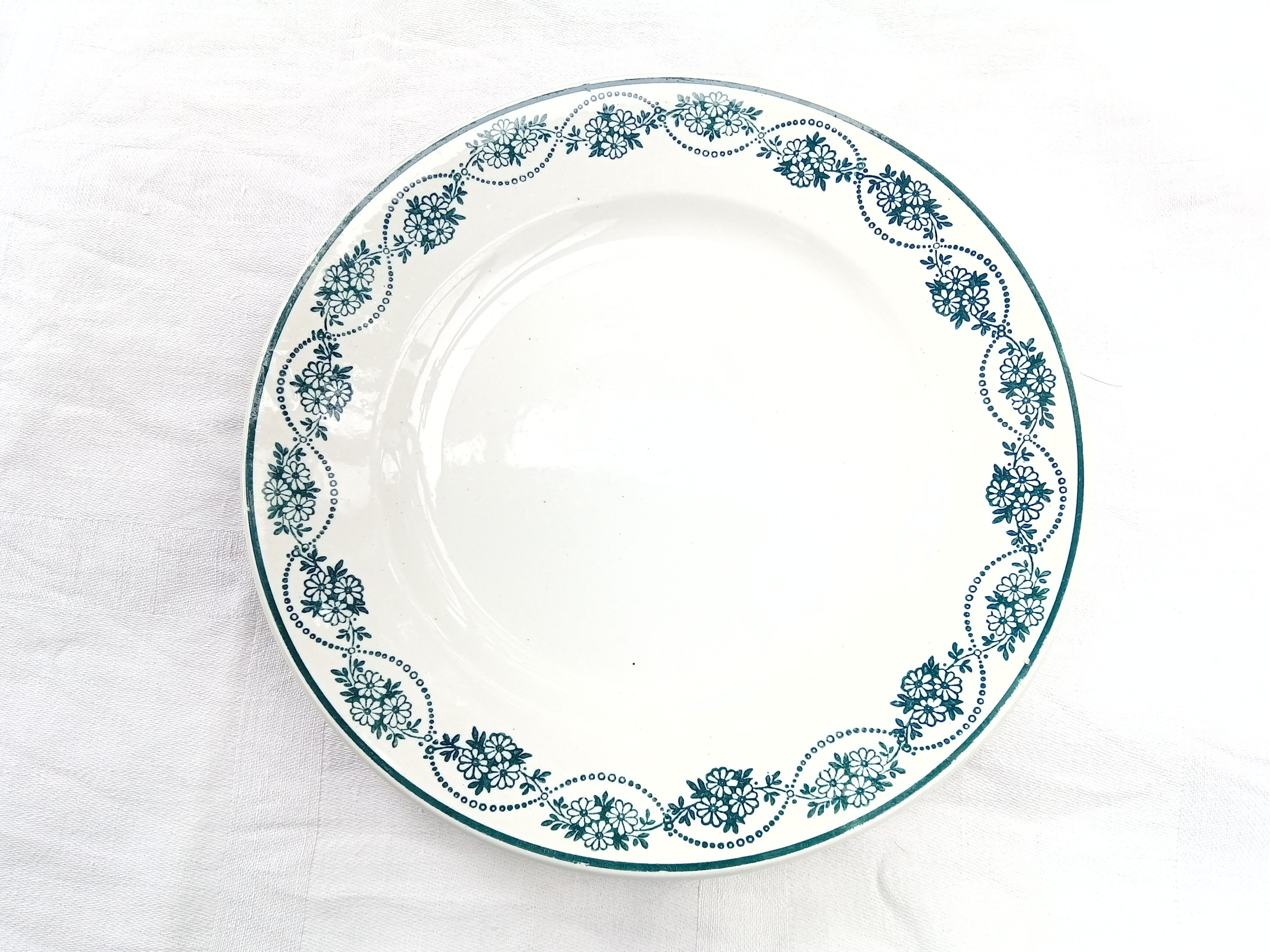 8 dessert plates St Amand