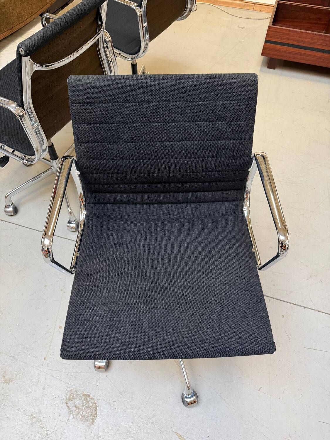 Ensemble de fauteuils " EA 117 " Charles Ray Eames pour ICF USA 1969.