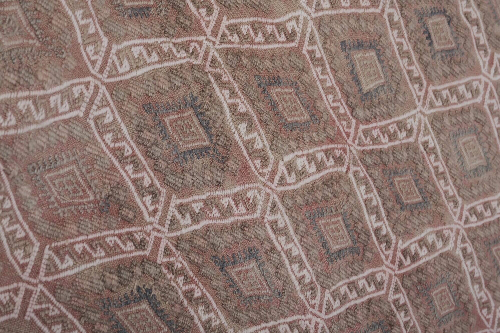 Vintage Turkish kilim, handwoven, 167x238 cm.
