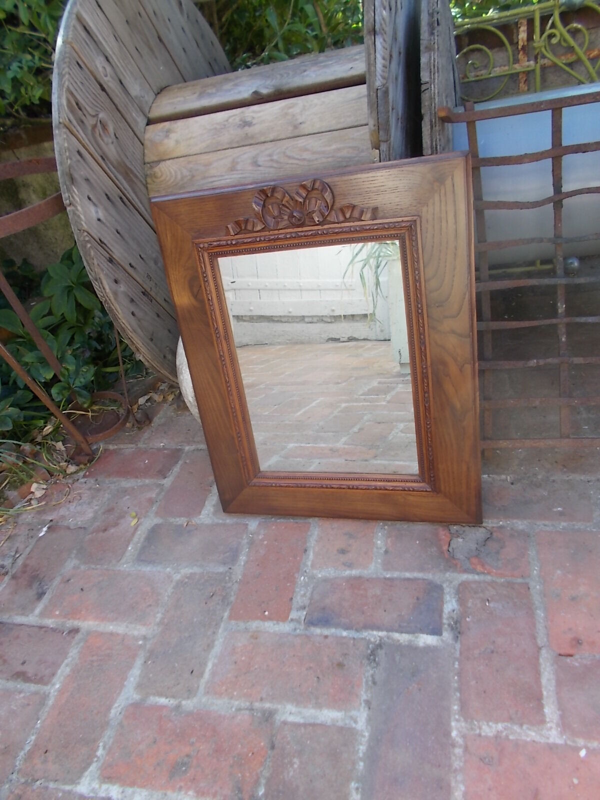 Knot mirror