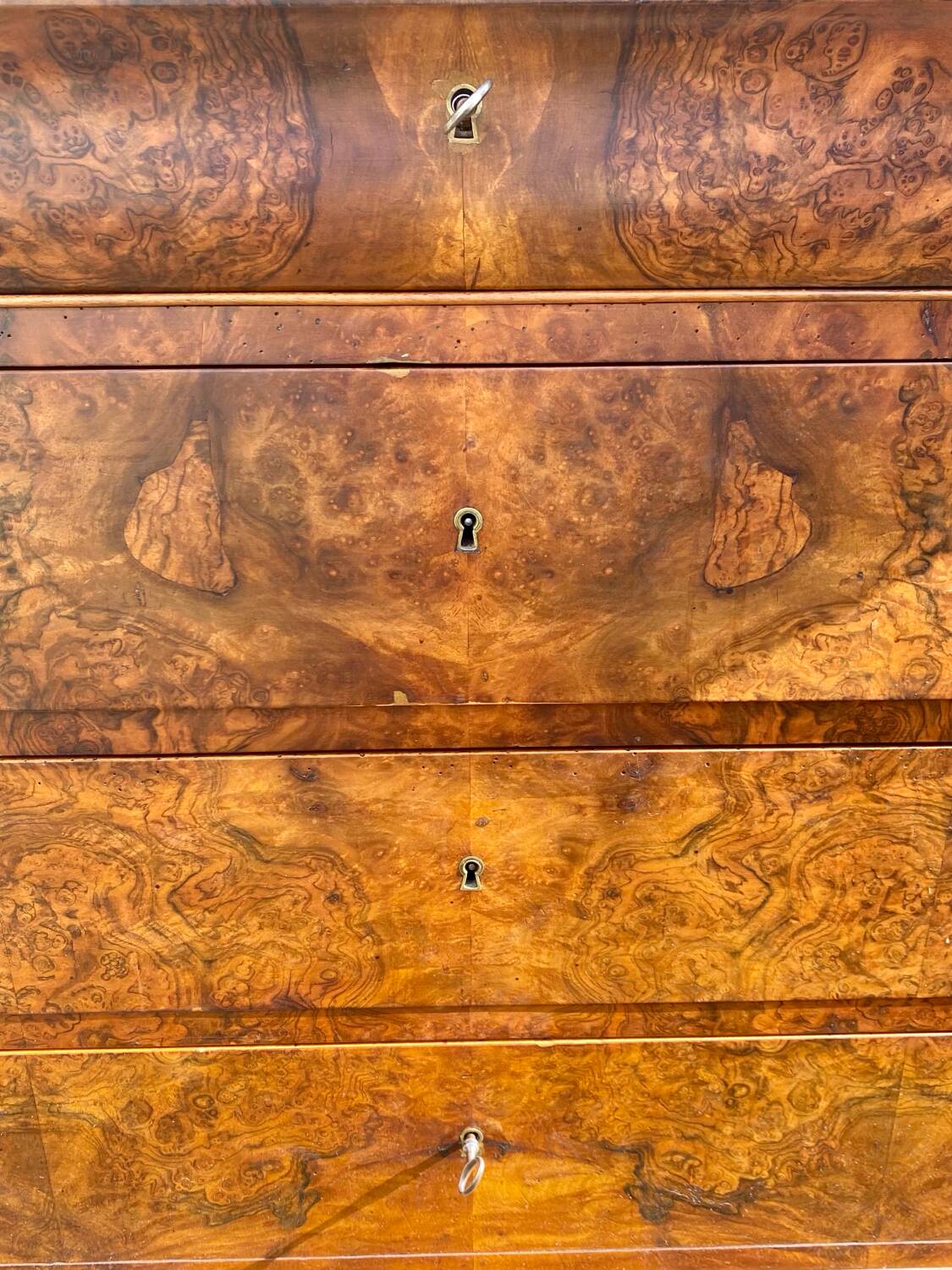 Walnut burl commode, 19th century, Louis Philippe style.