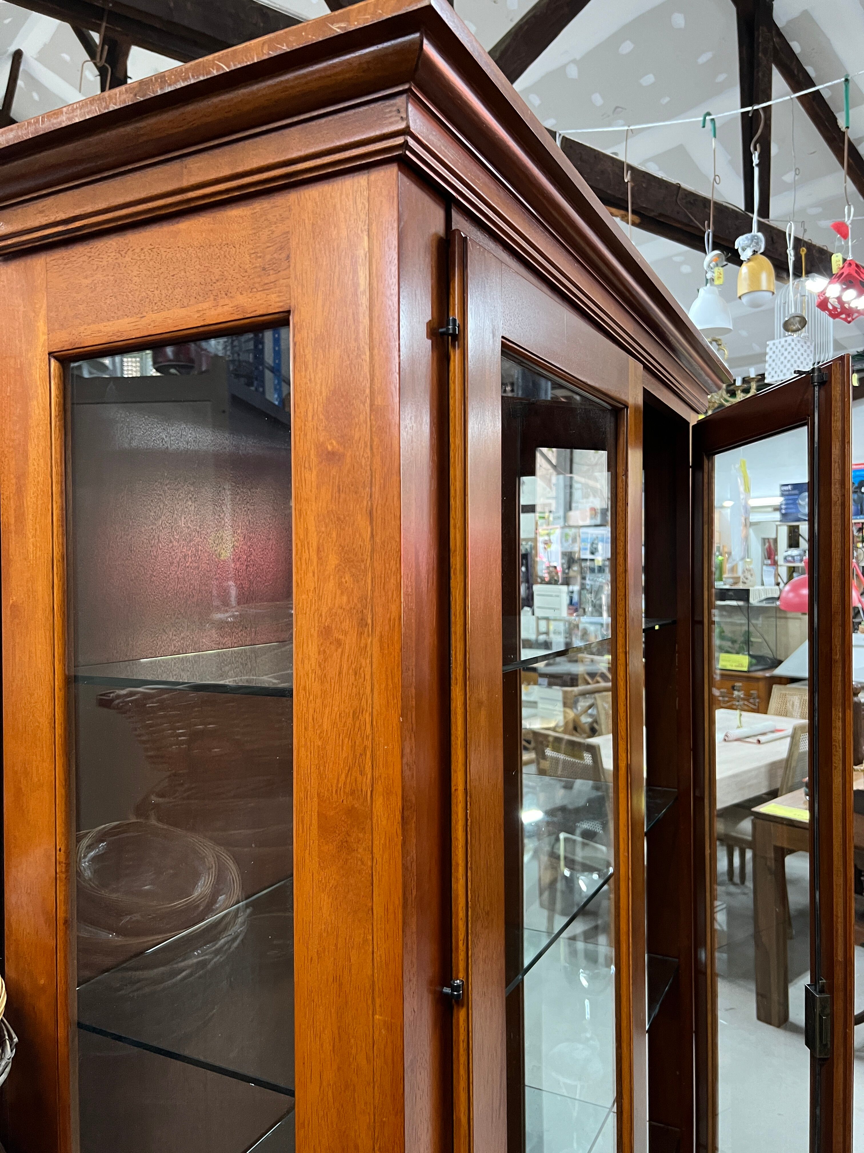 Vitrine en merisier 2 portes / 2 tiroirs