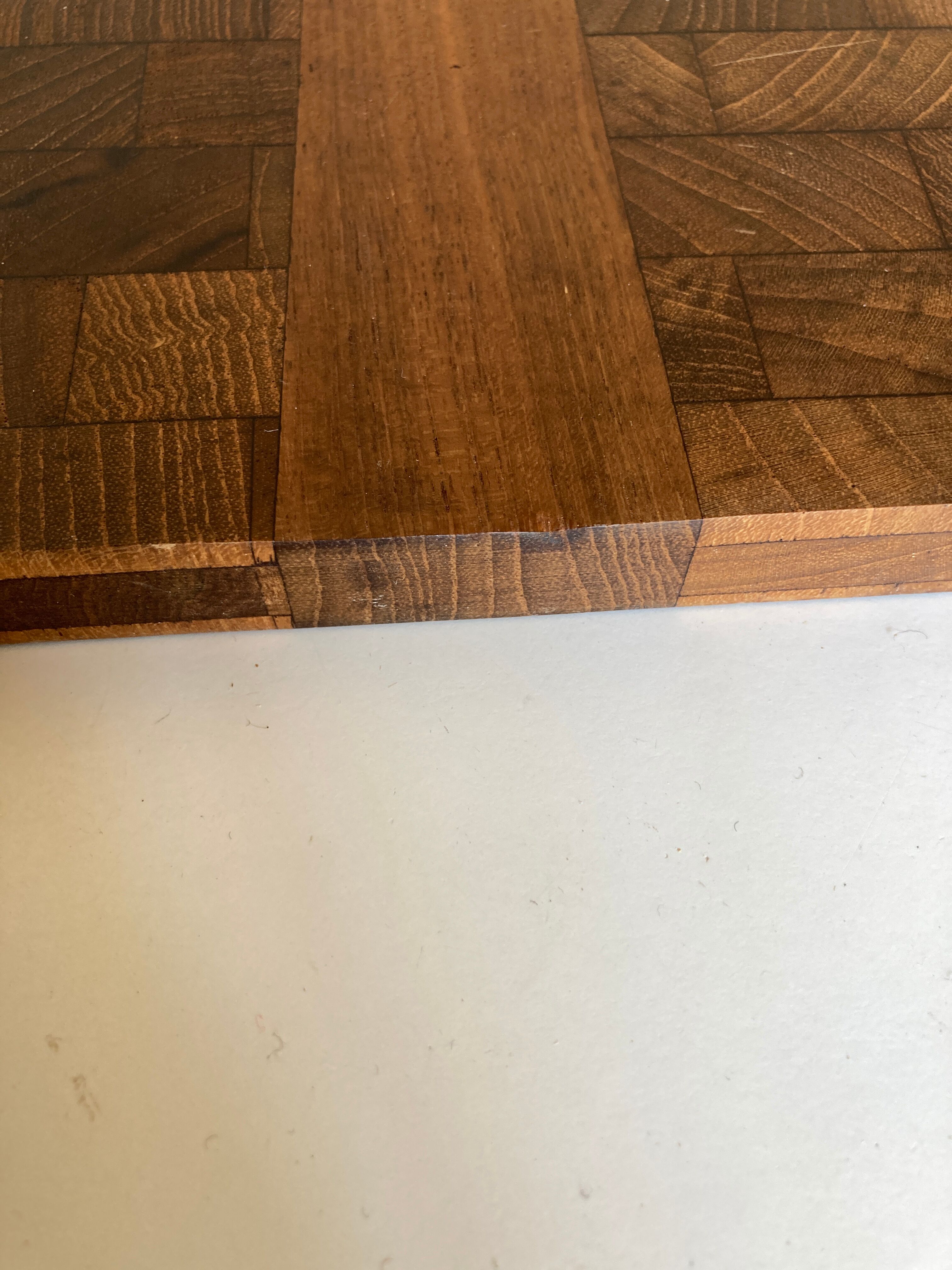 Planche à découper scandinave en bois debout