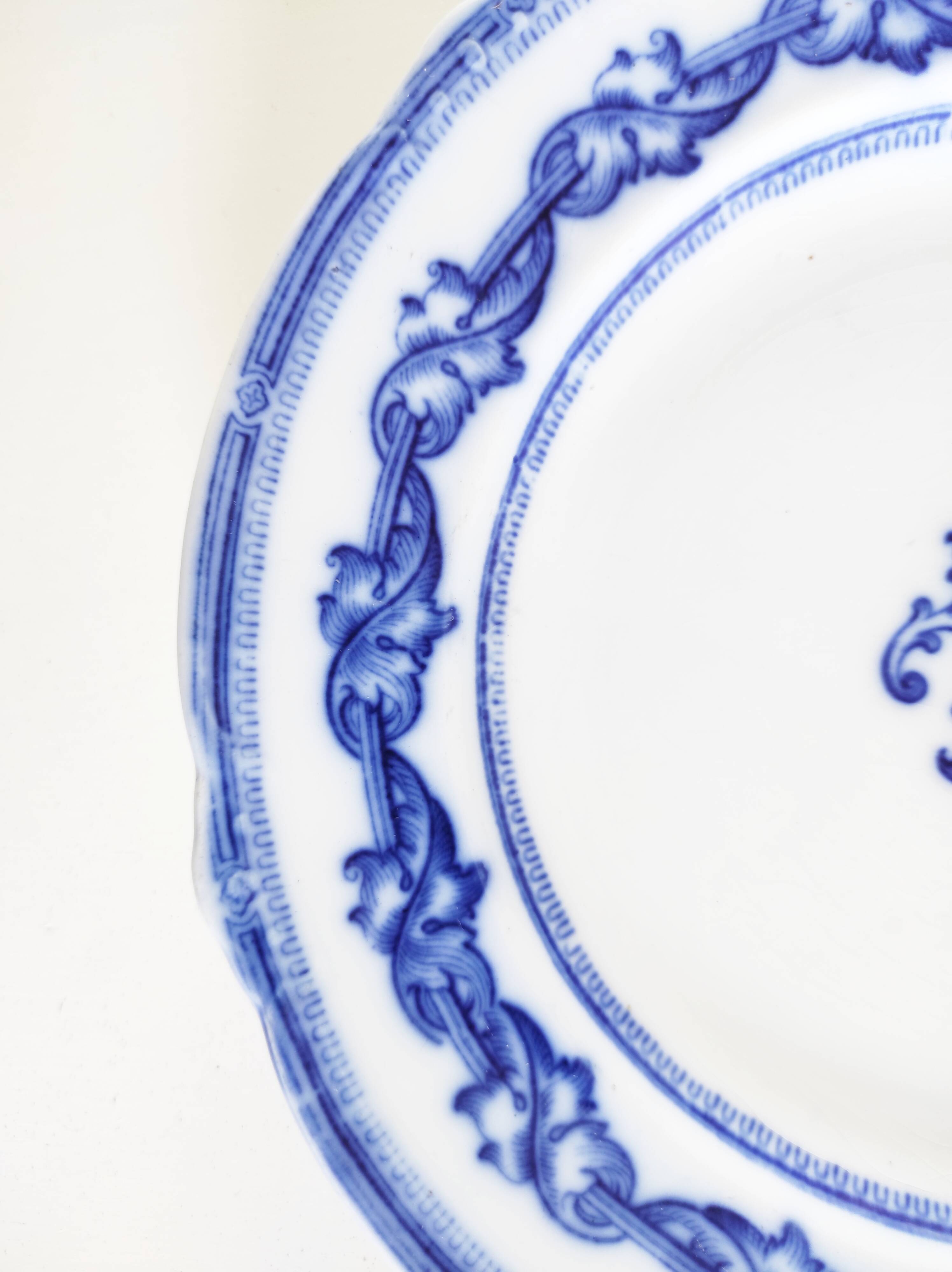 Pair of English earthenware plates, leaf pattern.