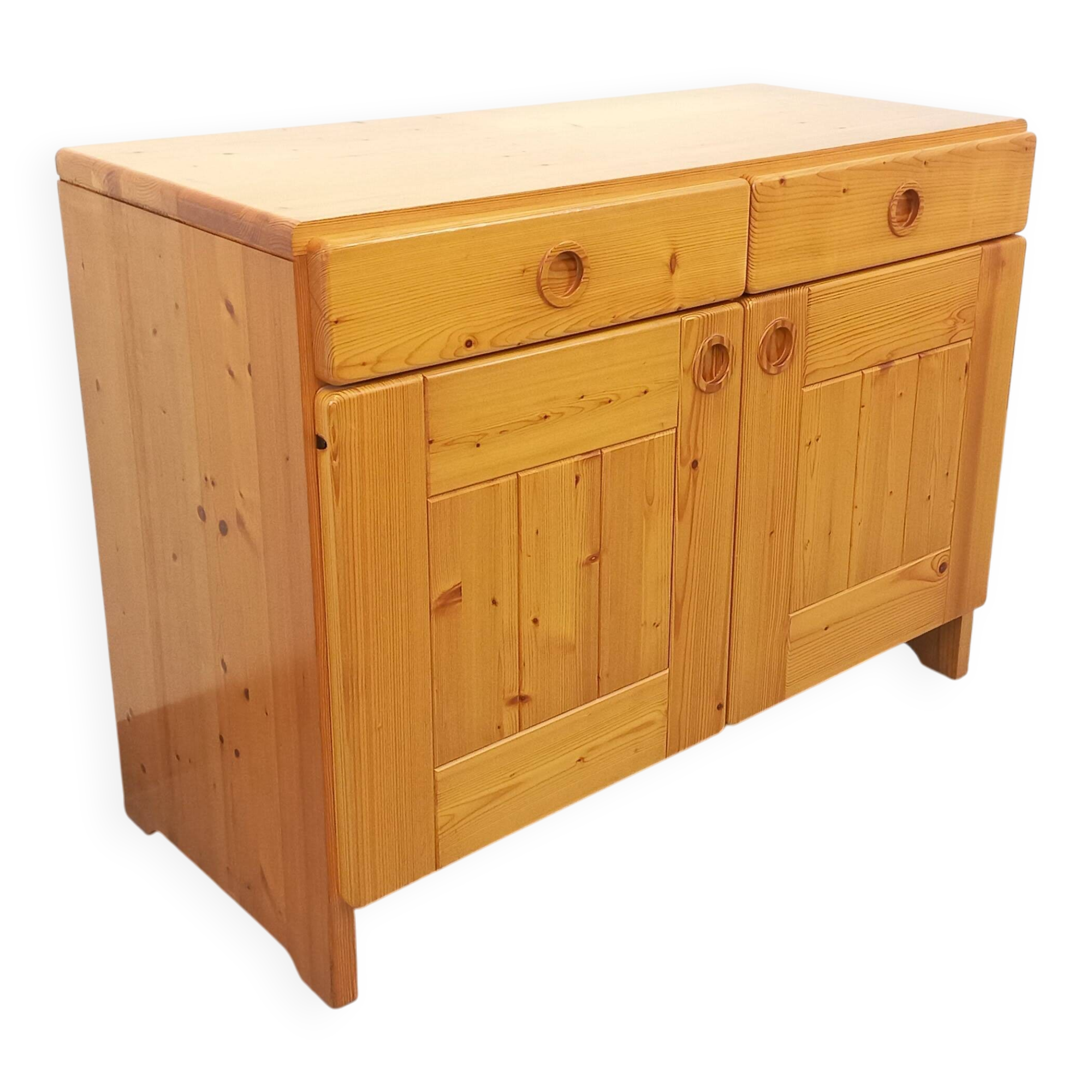 Charlotte Perriand vintage storage furniture Les Arcs from the 1960s in pine.