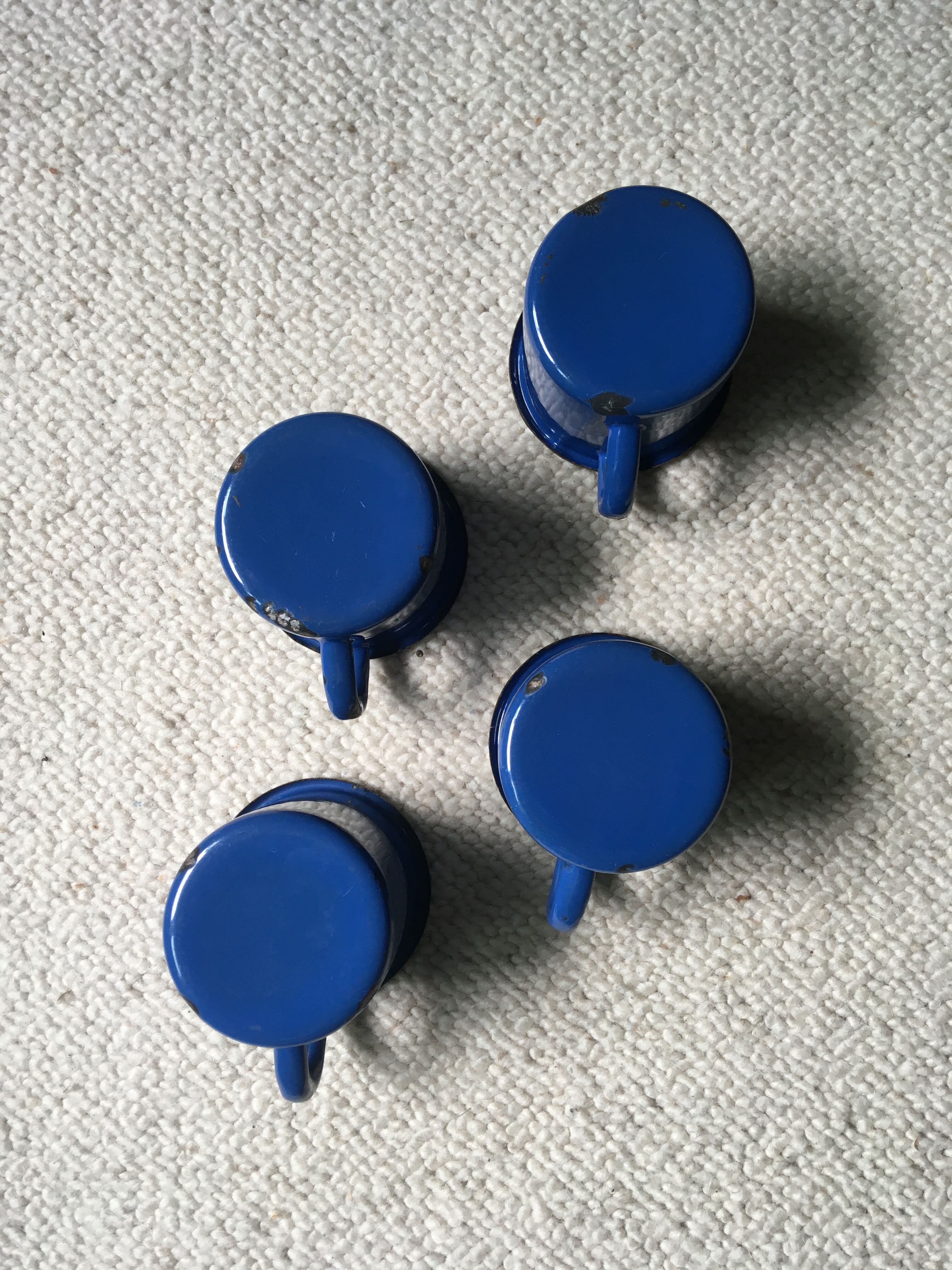 Batch of 4 enamelled sheet metal mugs