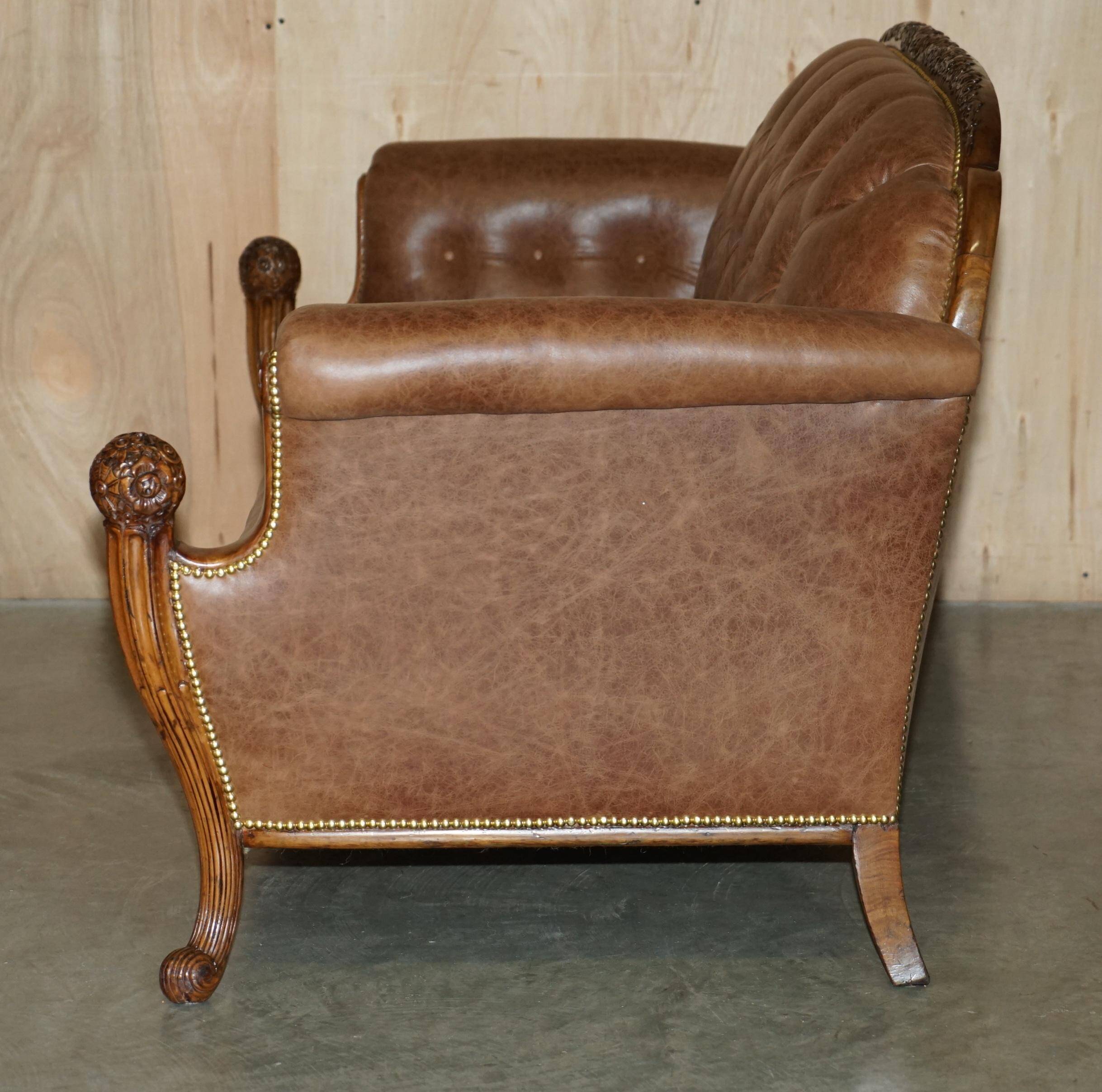 Chesterfield Regency 1810 antique canapé restored in leather with a carved frame.