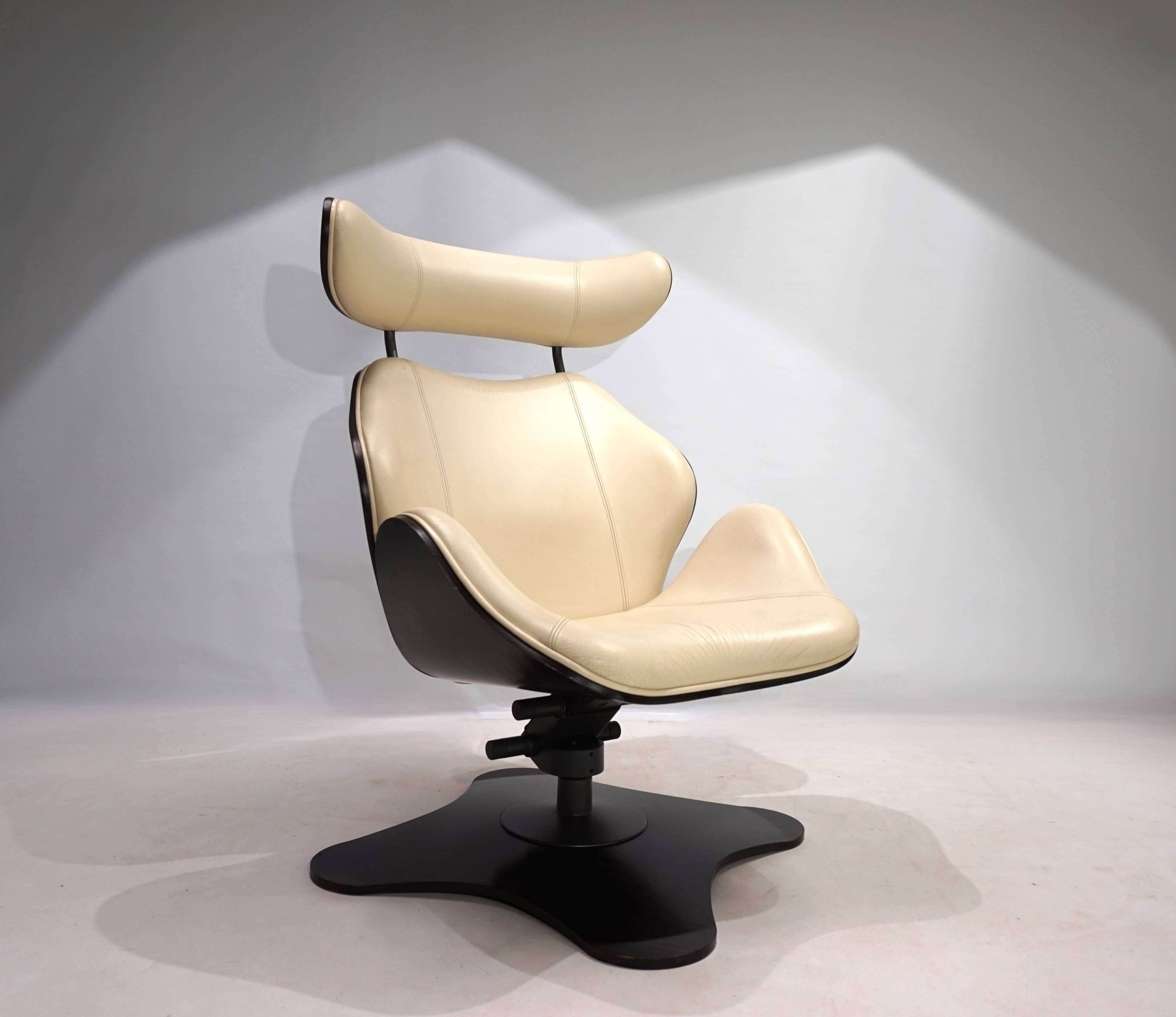 Stokke Varier Tok leather armchair with ottoman by Toshiyuki Kita, 1990