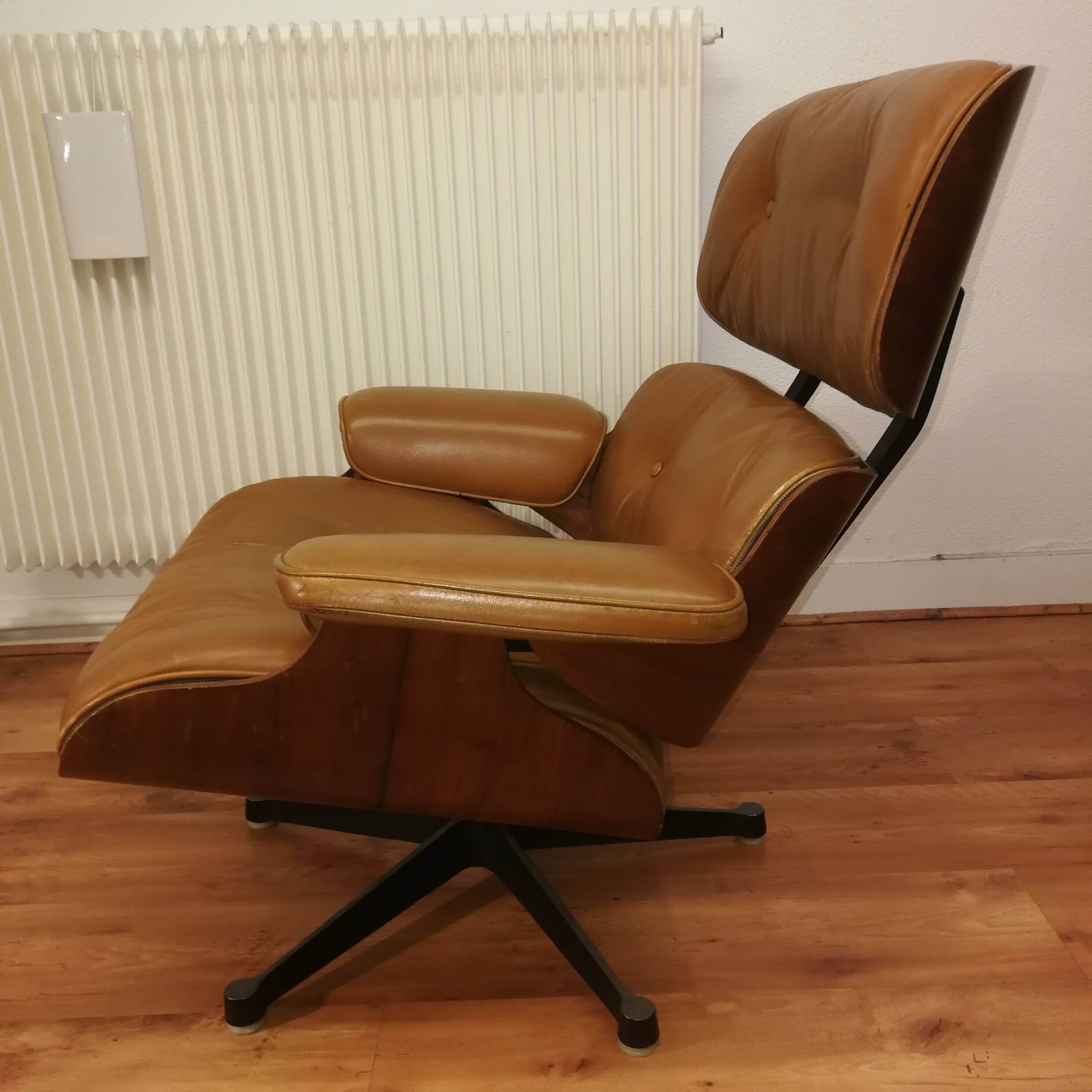 fauteuil Lounge design par Eames authentique