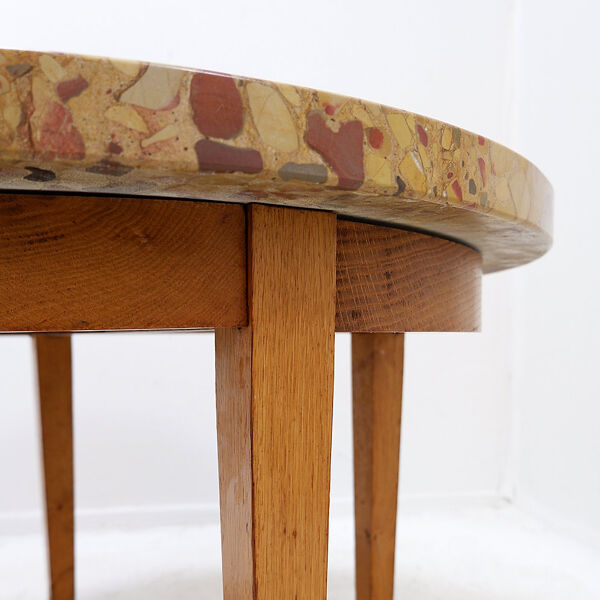 Table basse ronde en bois avec plateau en marbre en brèche d'Alep - 1950'