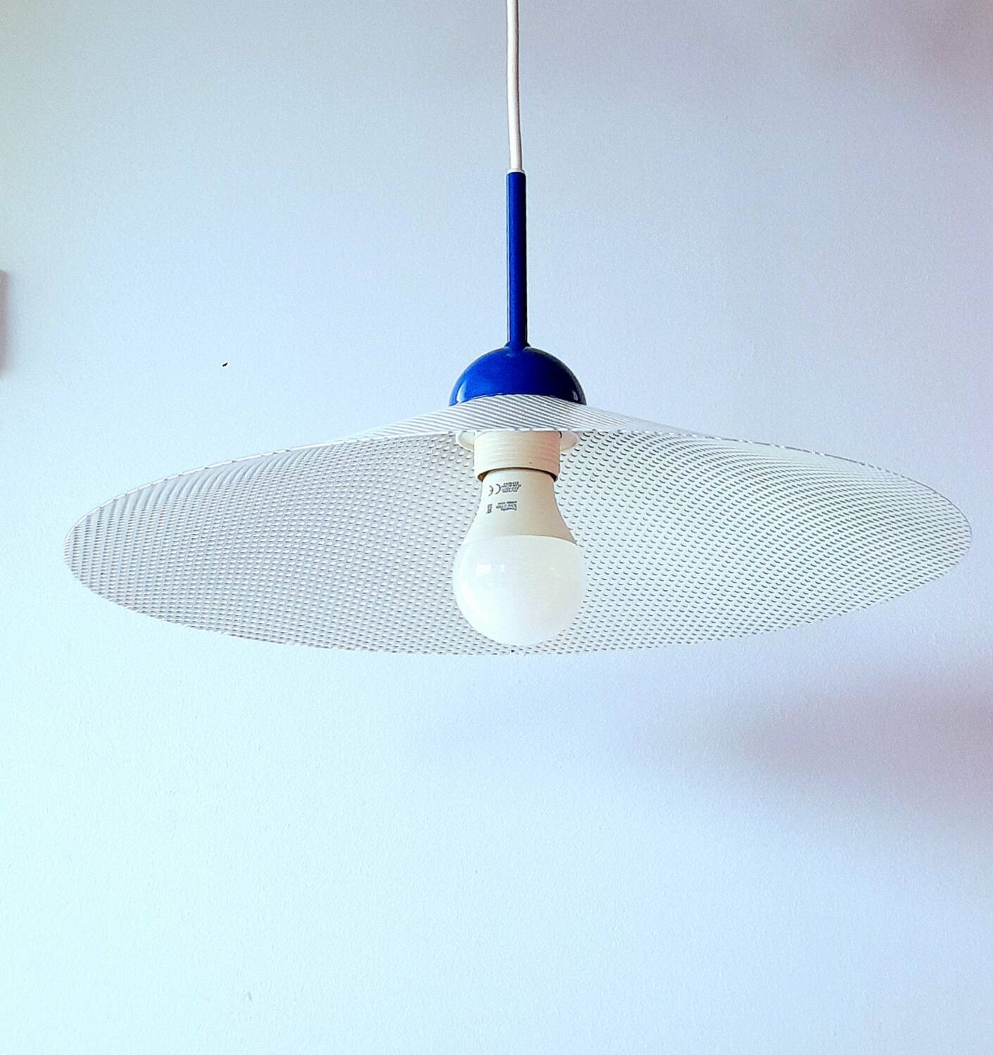 Suspension en métal perforé ,années 80.
