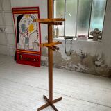 Patère wears pine coat 70