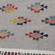 Tapis gris à motifs multicolore fait main en pure laine 180x117cm