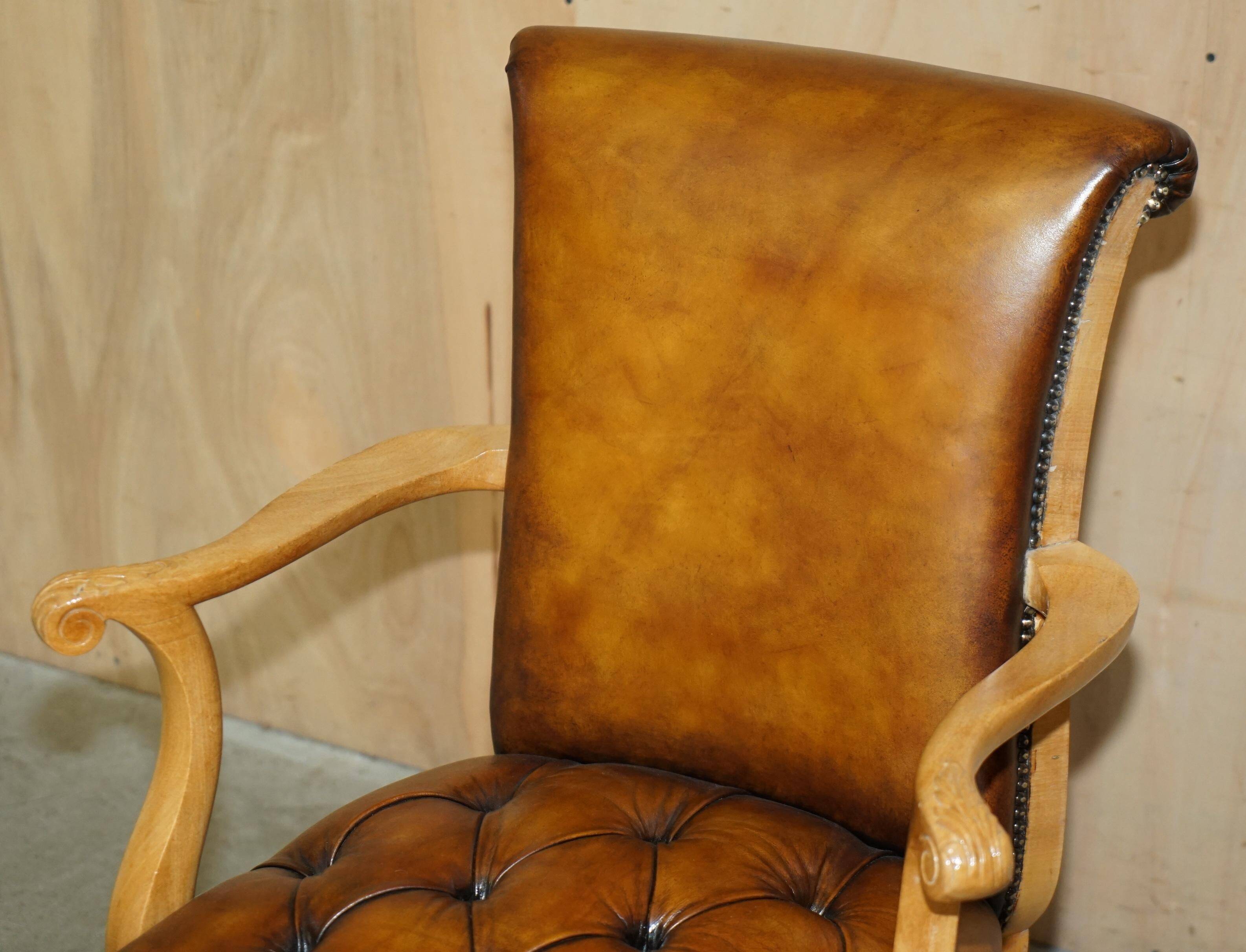 Restored Chesterfield Art Deco 1920 office chair in leather and walnut.