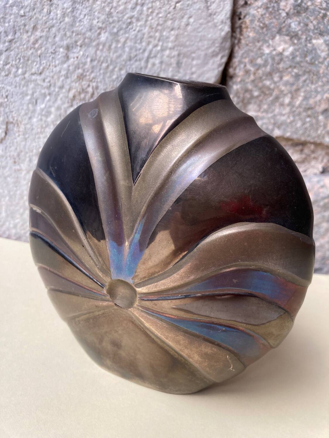 Vase en métal à patine tricolore