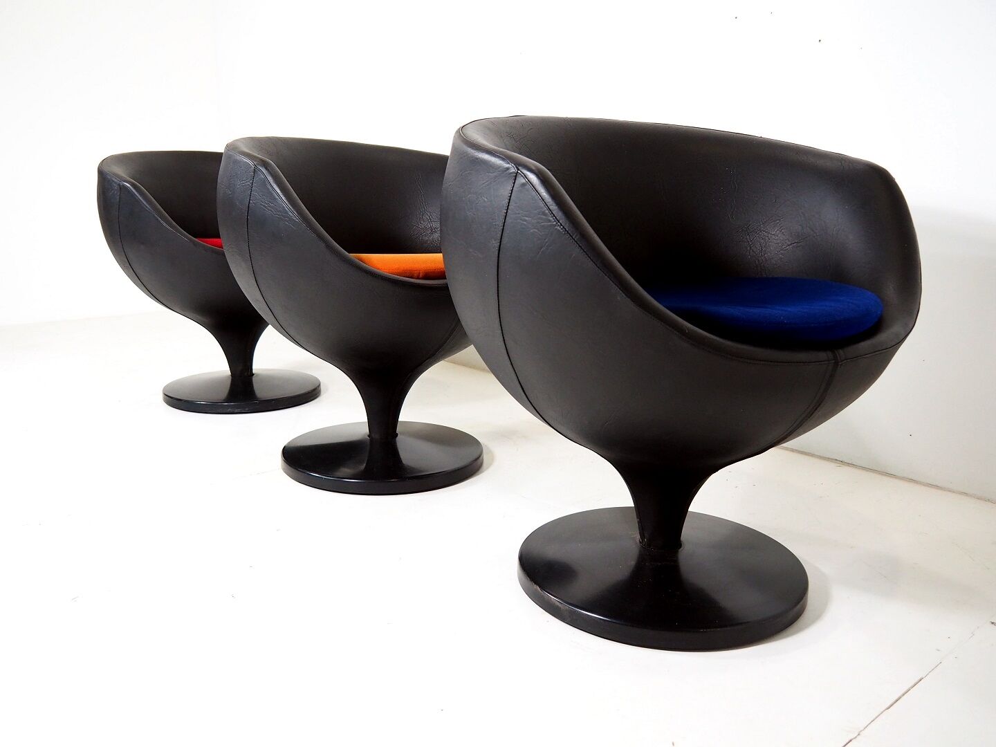 Suite of 3 Luna chairs by Pierre Guariche for Meurop 1967