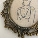 Broderie encadrée