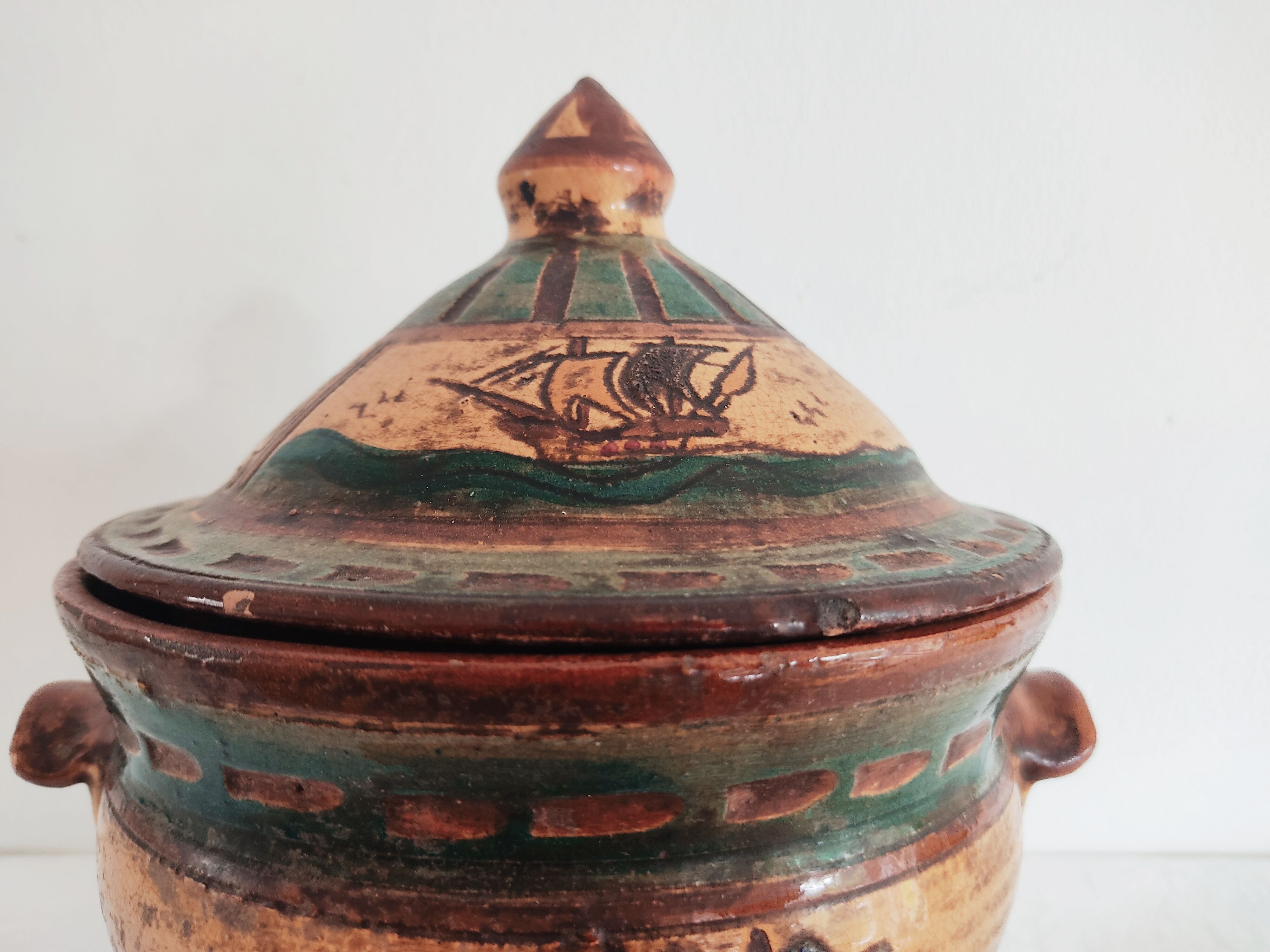 Vintage covered pot with boat décor