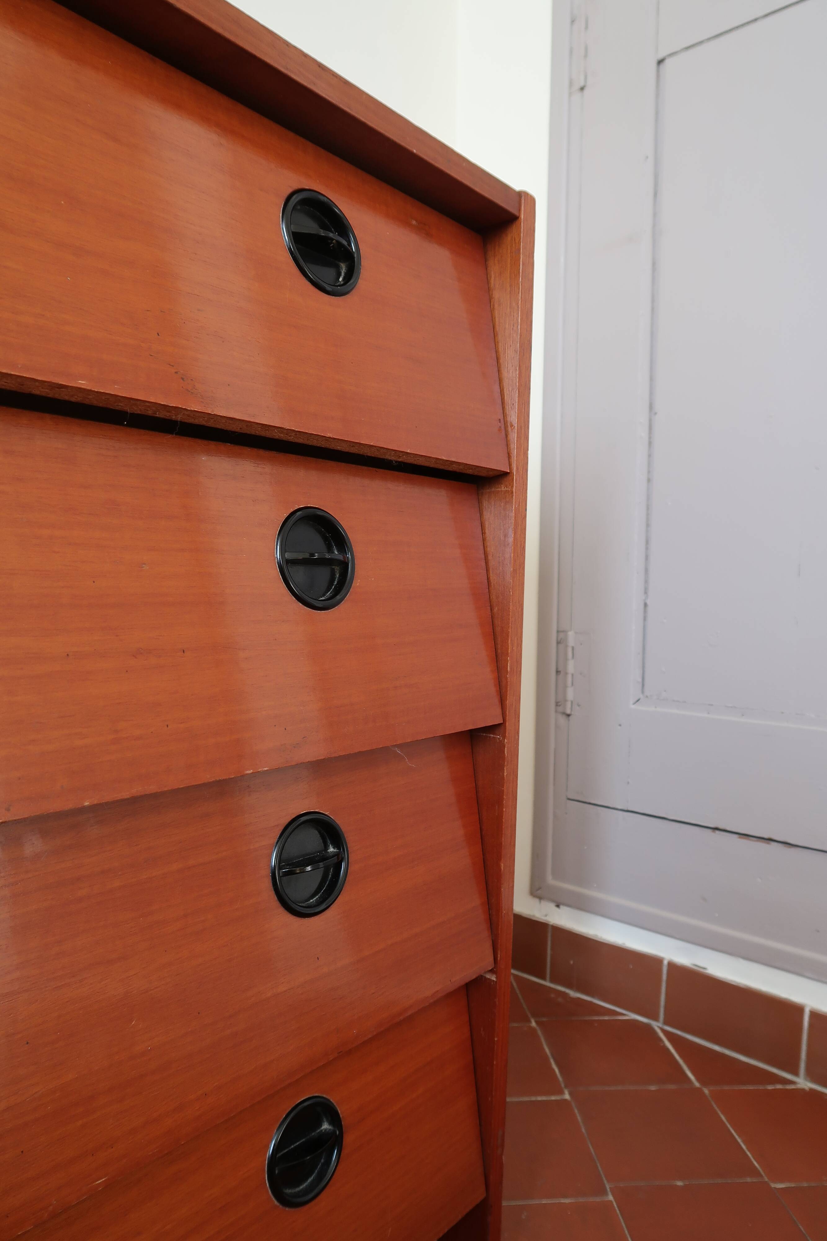 Dresser 1960