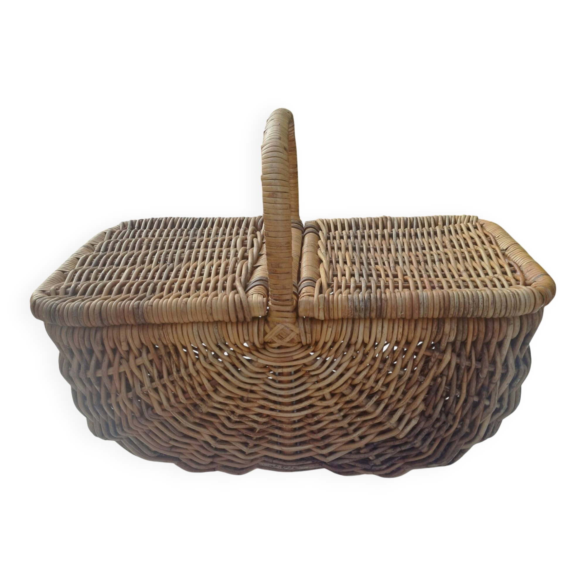 Wicker picnic basket