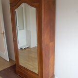 Hat gendarme armoire