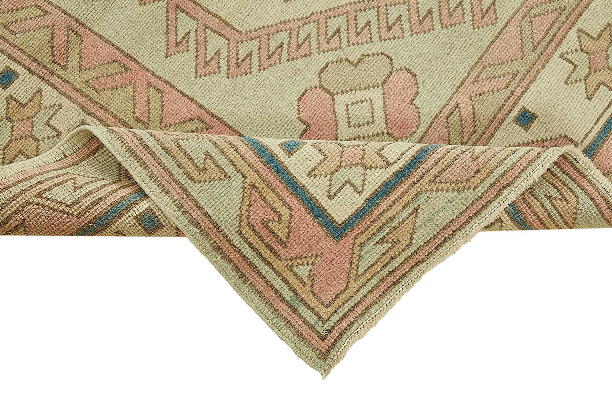 Turkish Vintage Anatolian Rug 134 cm x 205 cm