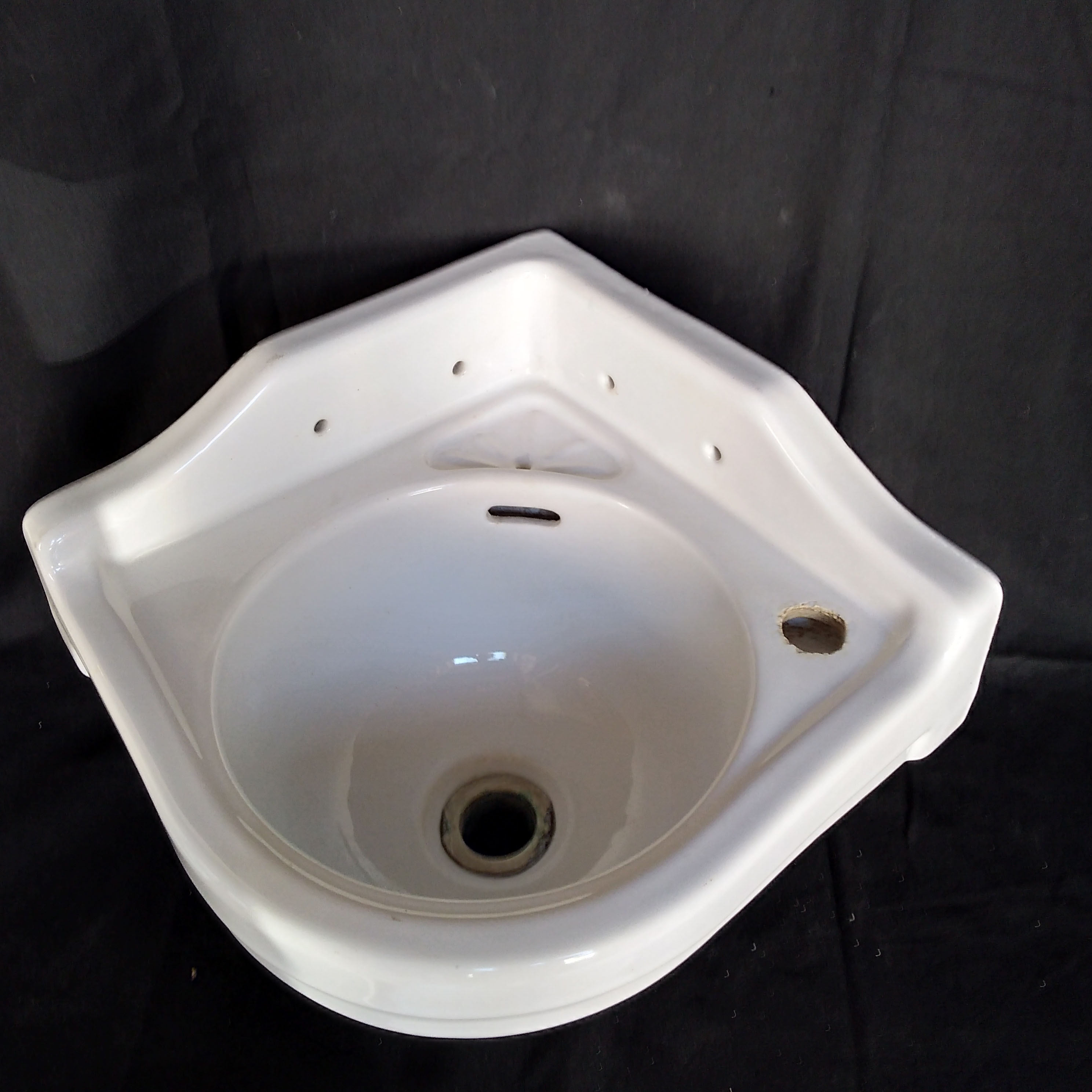Villeroy and Boch art deco corner sink