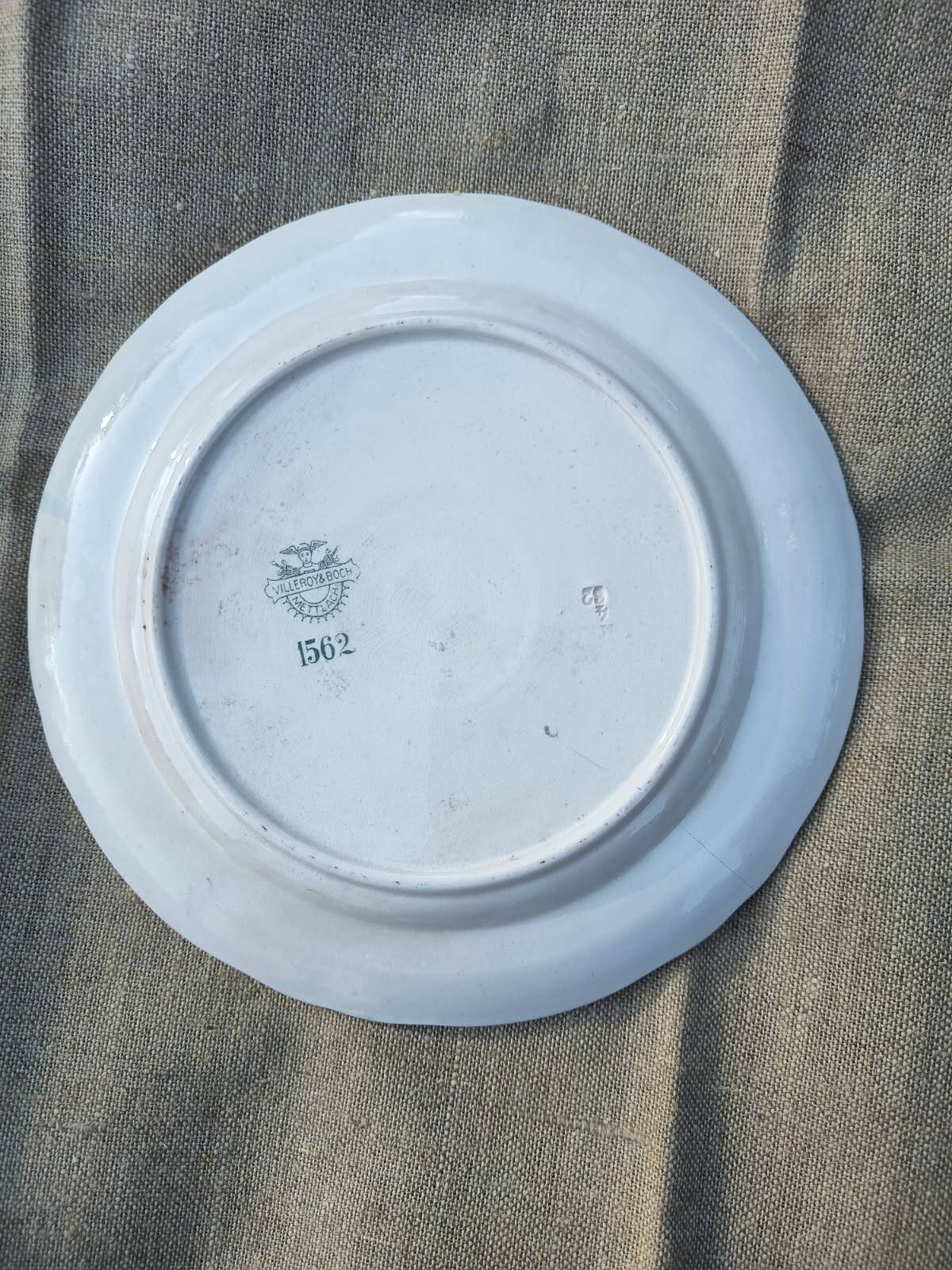 2 dessert plates