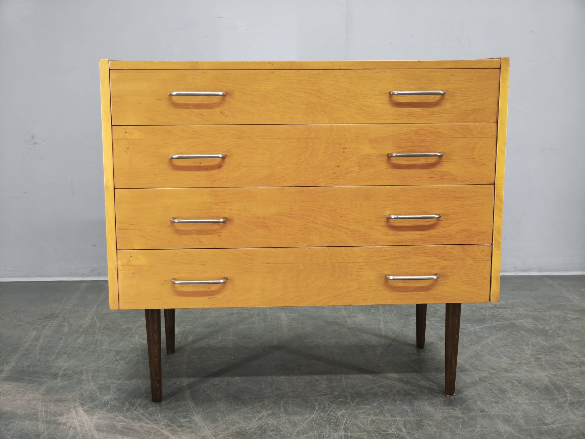 Coiffeuse avec miroir des années 1970 UP Zavody République tchèque.