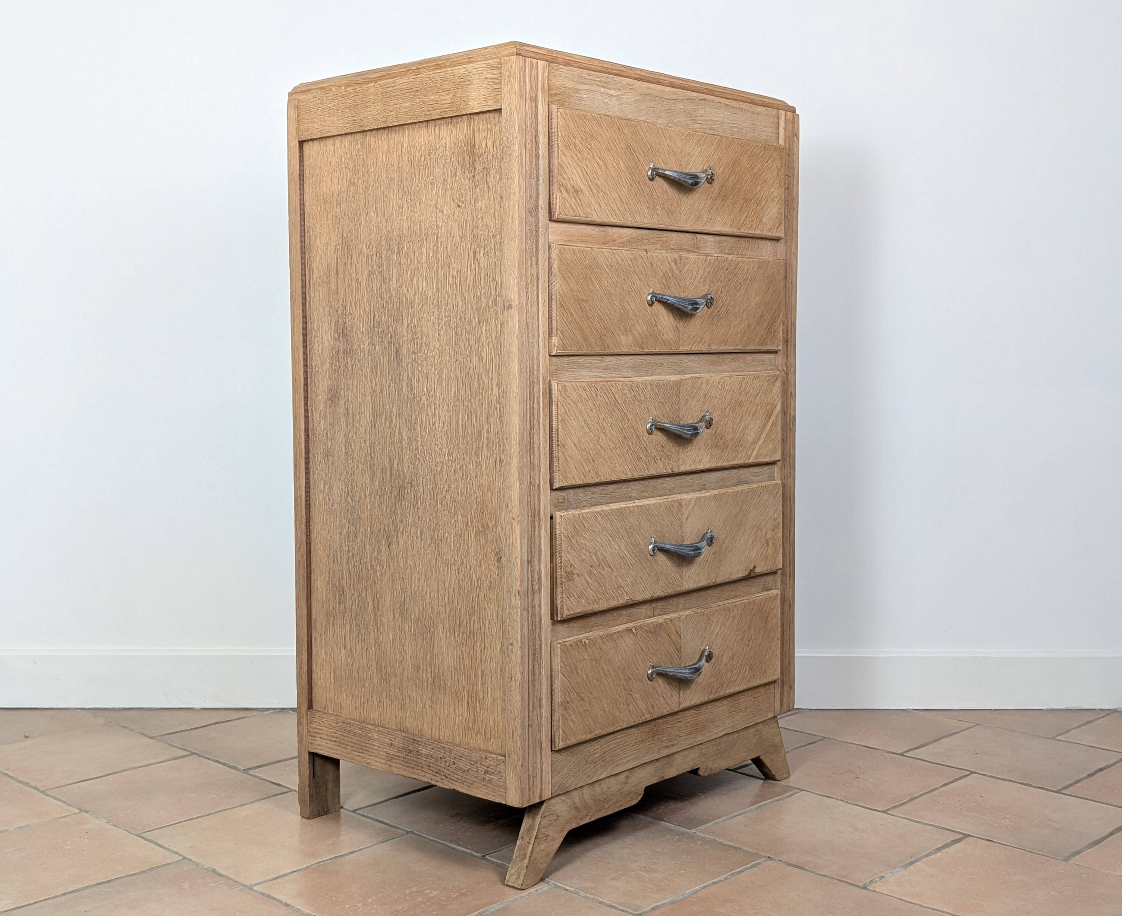 Chest of drawers