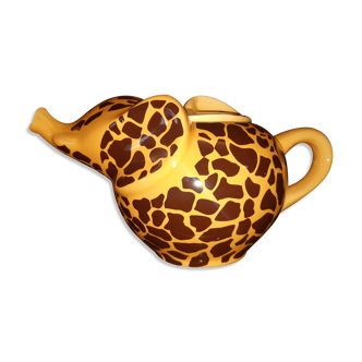 Théière eléphant à décor de guépard girafe, signée de la marque elephant 1896