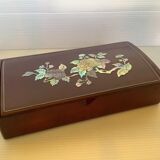 Lacquered wood box pearlescent flowers