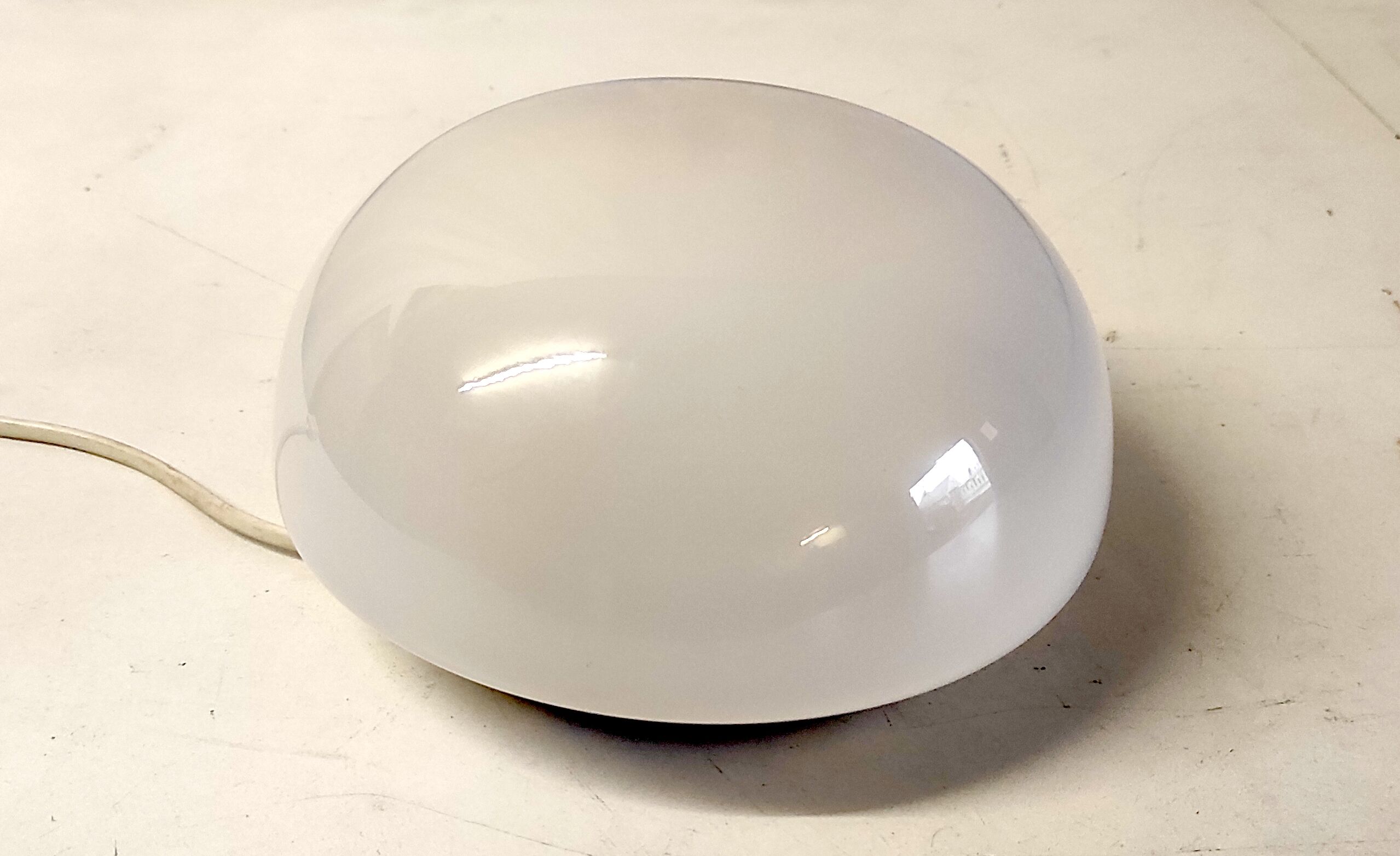 Ceiling lamp or wall lamp in opaline glass