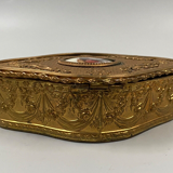 Boite a bijou bronze dore decor Louis XVI miniature porcelaine femme
