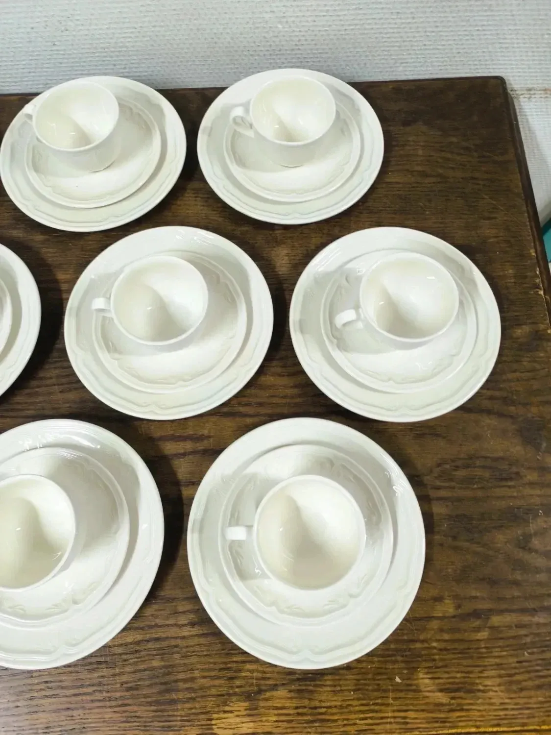 Set of 9 Villeroy and Boch Cortina mugs.
