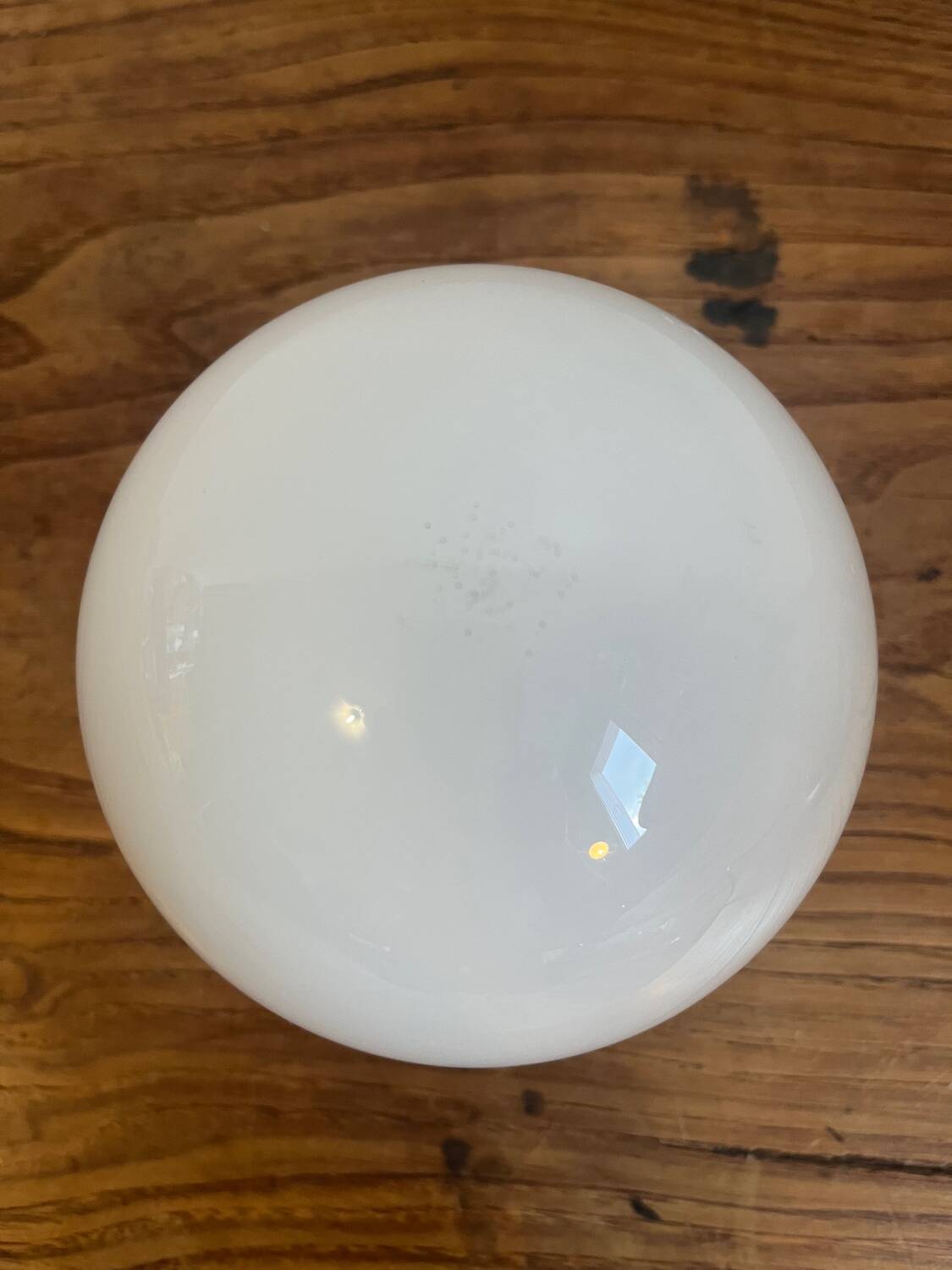 Ceramic lamp with opaline globe