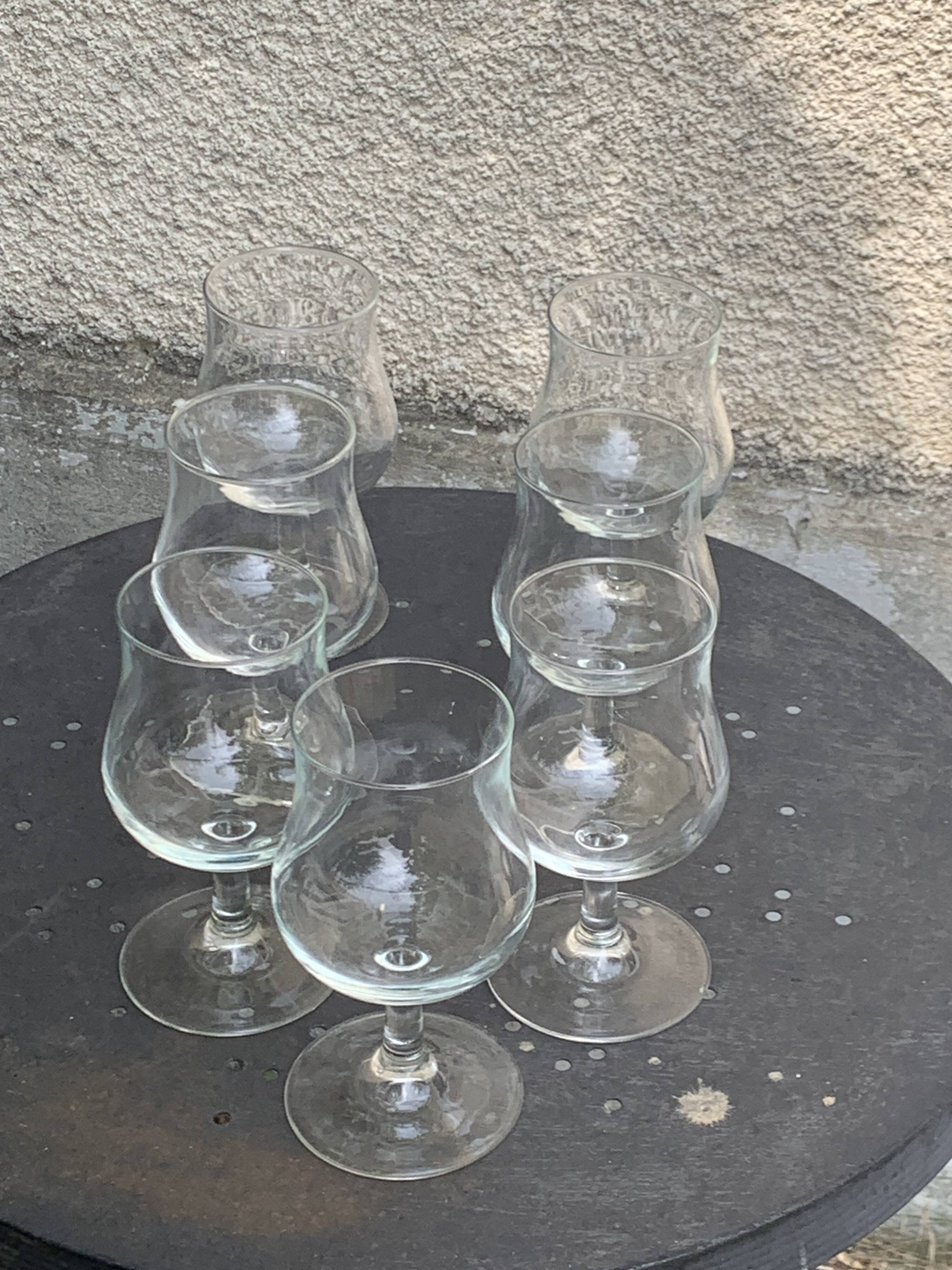 Set of 7 large Luminarc France wine glasses in transparent glass on a stem