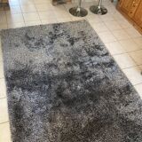 Tapis gris argenté