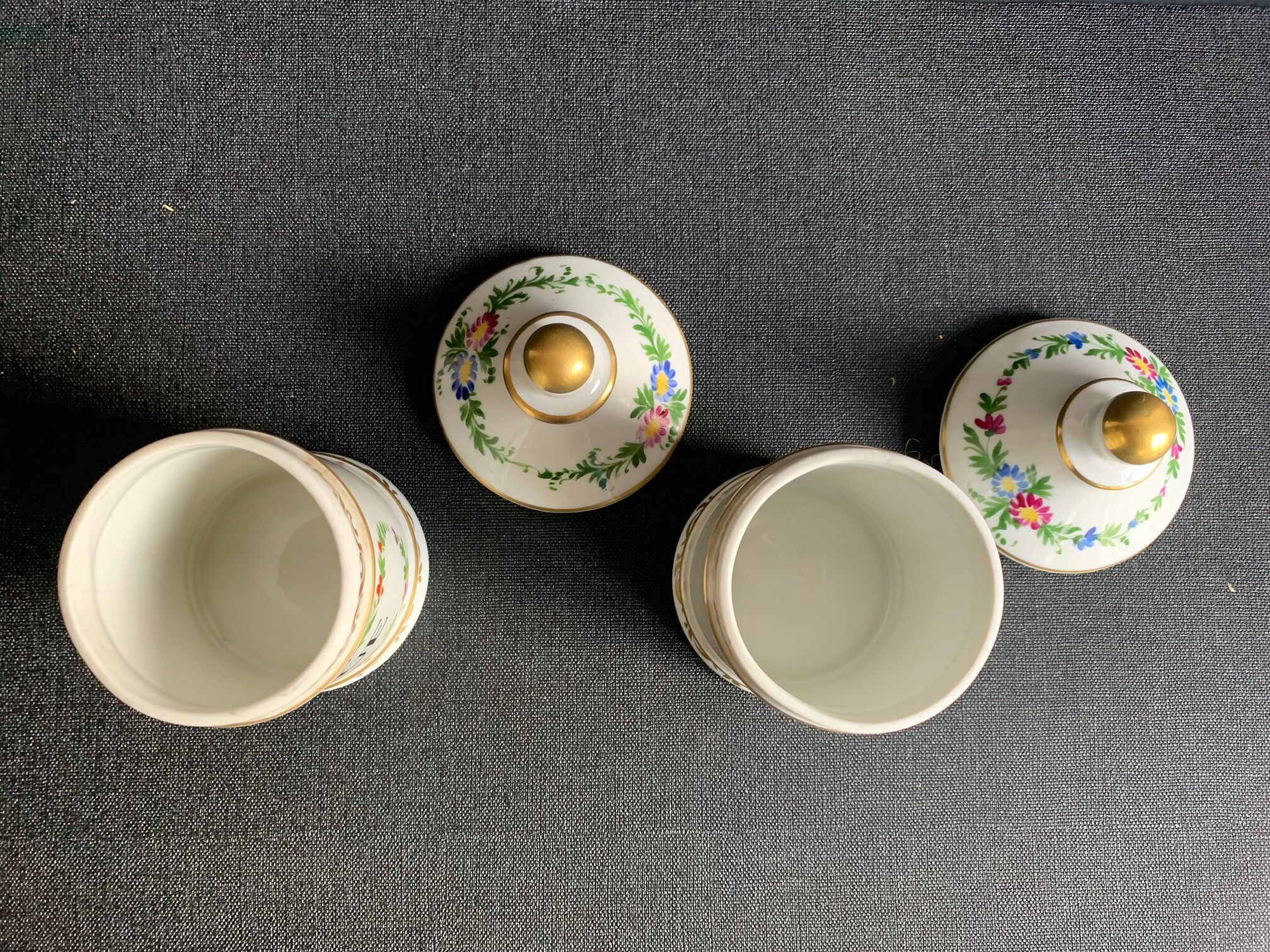 Pharmacy pots in hand-painted porcelain 1900