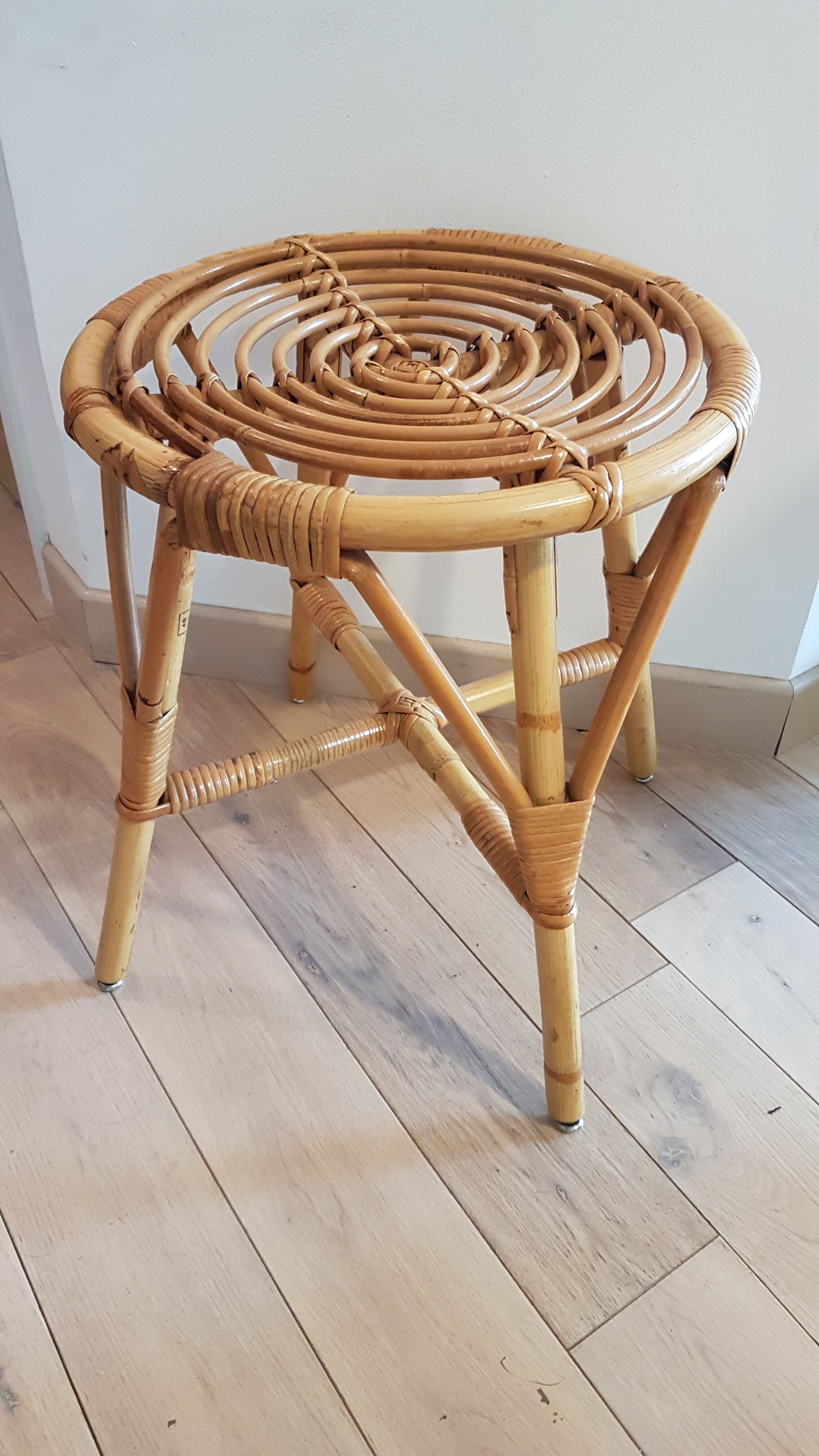 Rattan stool/harness
