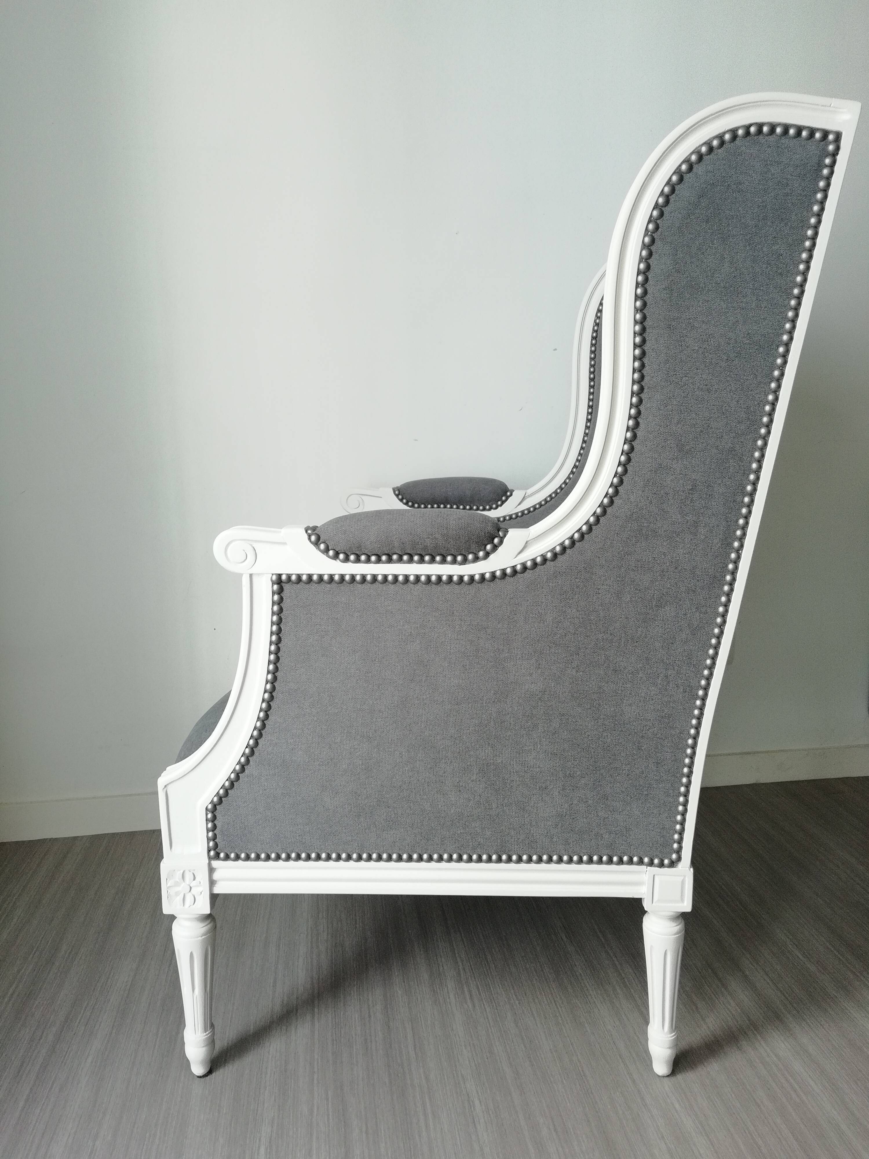 Fauteuil bergère de style Louis XVI restauré