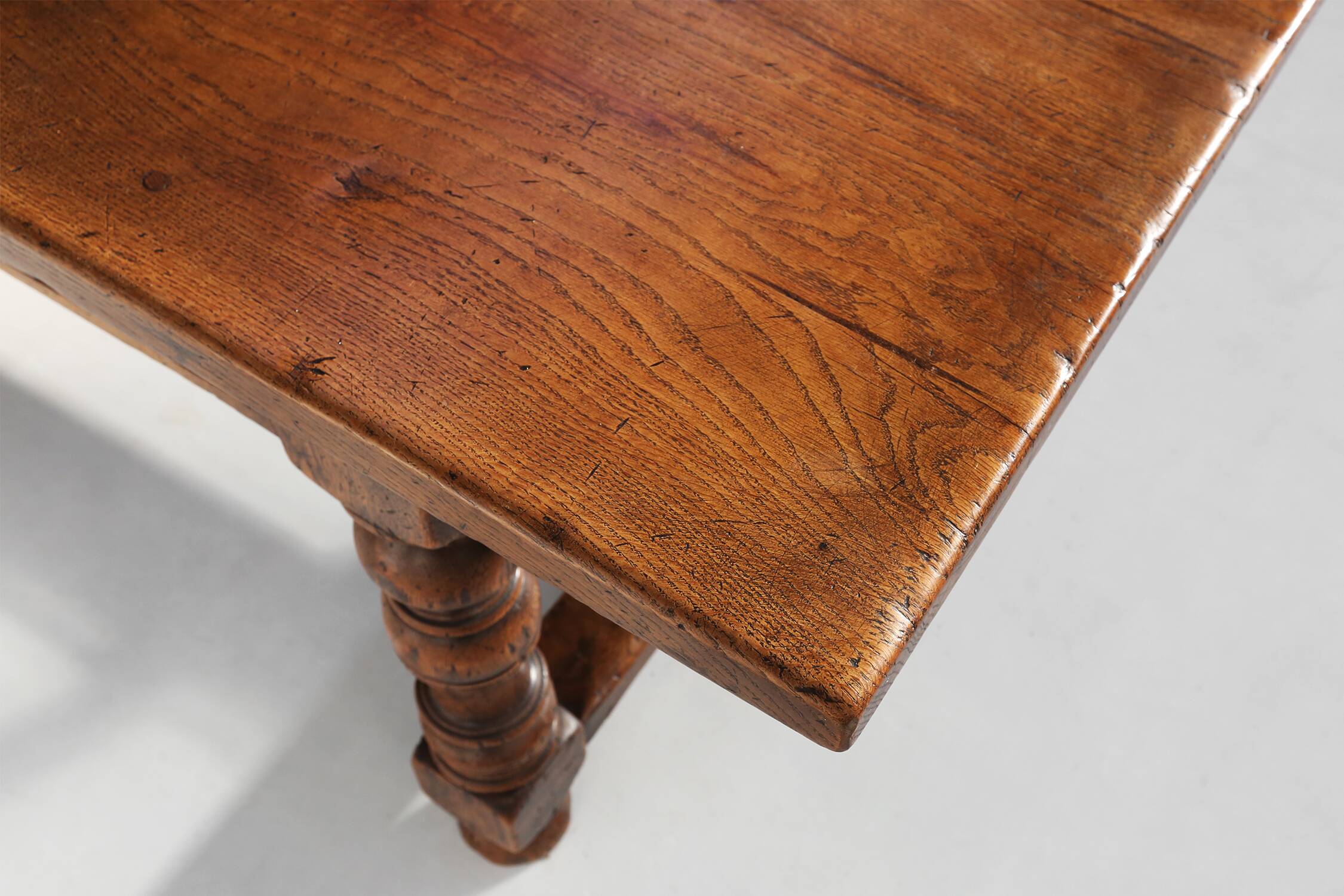 Table à manger française en chêne du XVIIIe siècle